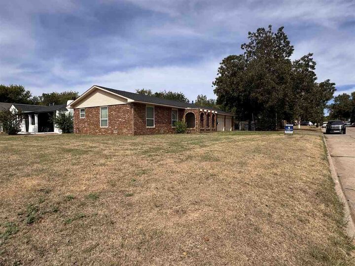 Property Photo: 901 NW Columbia Ave OK 73507