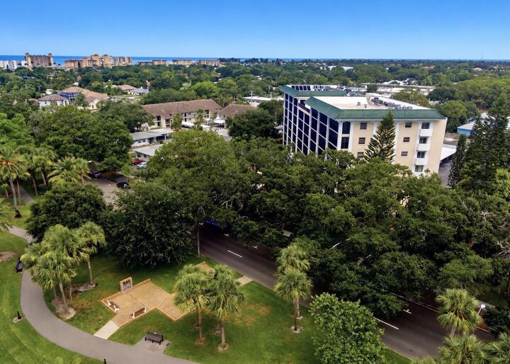 Property Photo:  512 W Venice Avenue 607  FL 34285 
