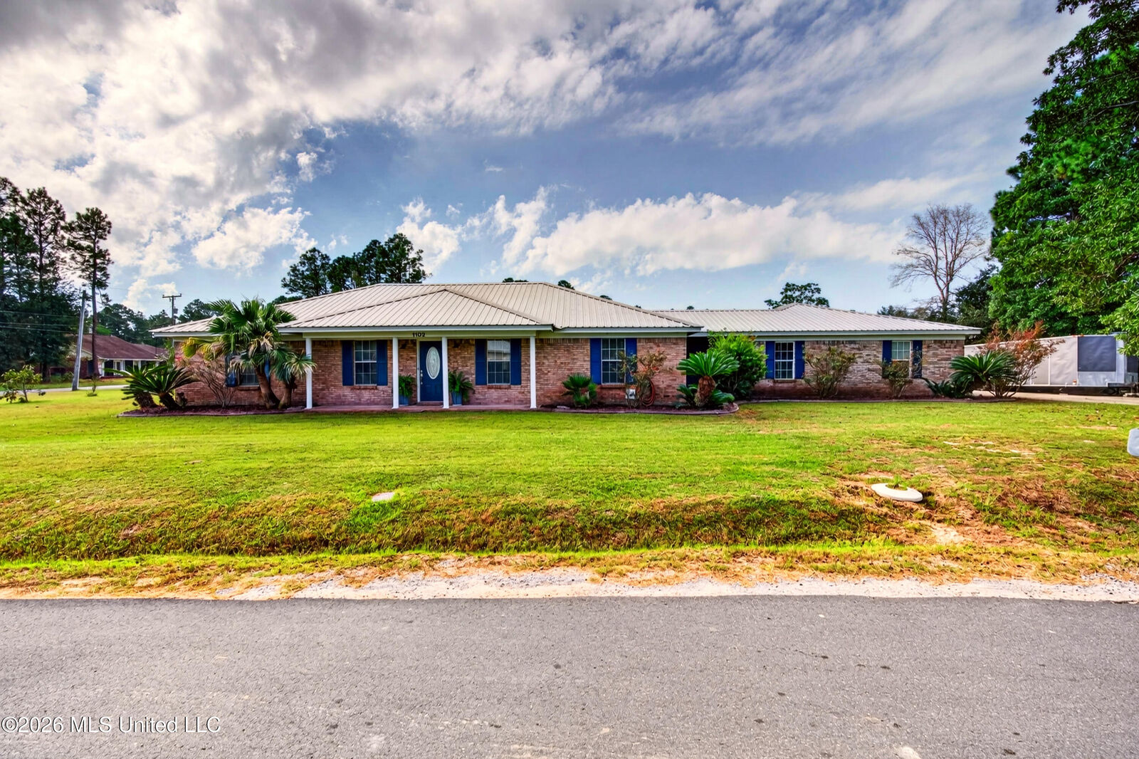 Property Photo: 1102 Grove Street MS 39576