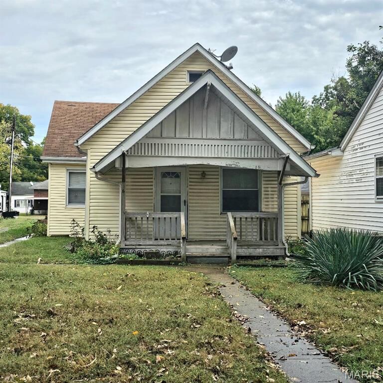 Property Photo:  6 N Smith Street  IL 62285 