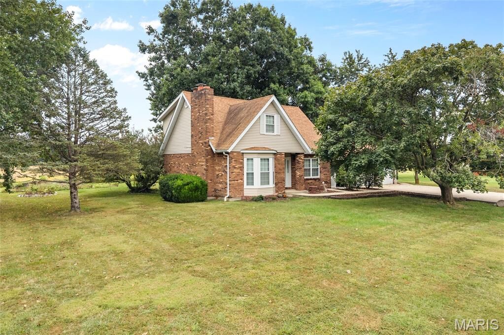 Property Photo:  2202 Reservoir Road  IL 62088 