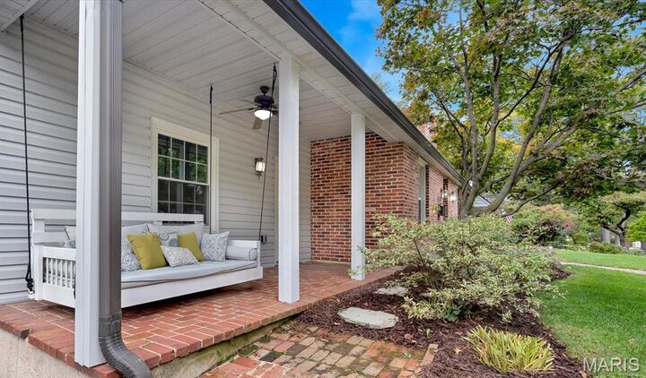 Property Photo:  642 Windrush Drive  MO 63122 