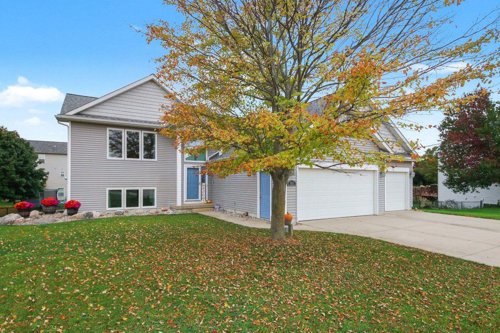 Property Photo:  6187 Sheldon Drive  MI 49426 
