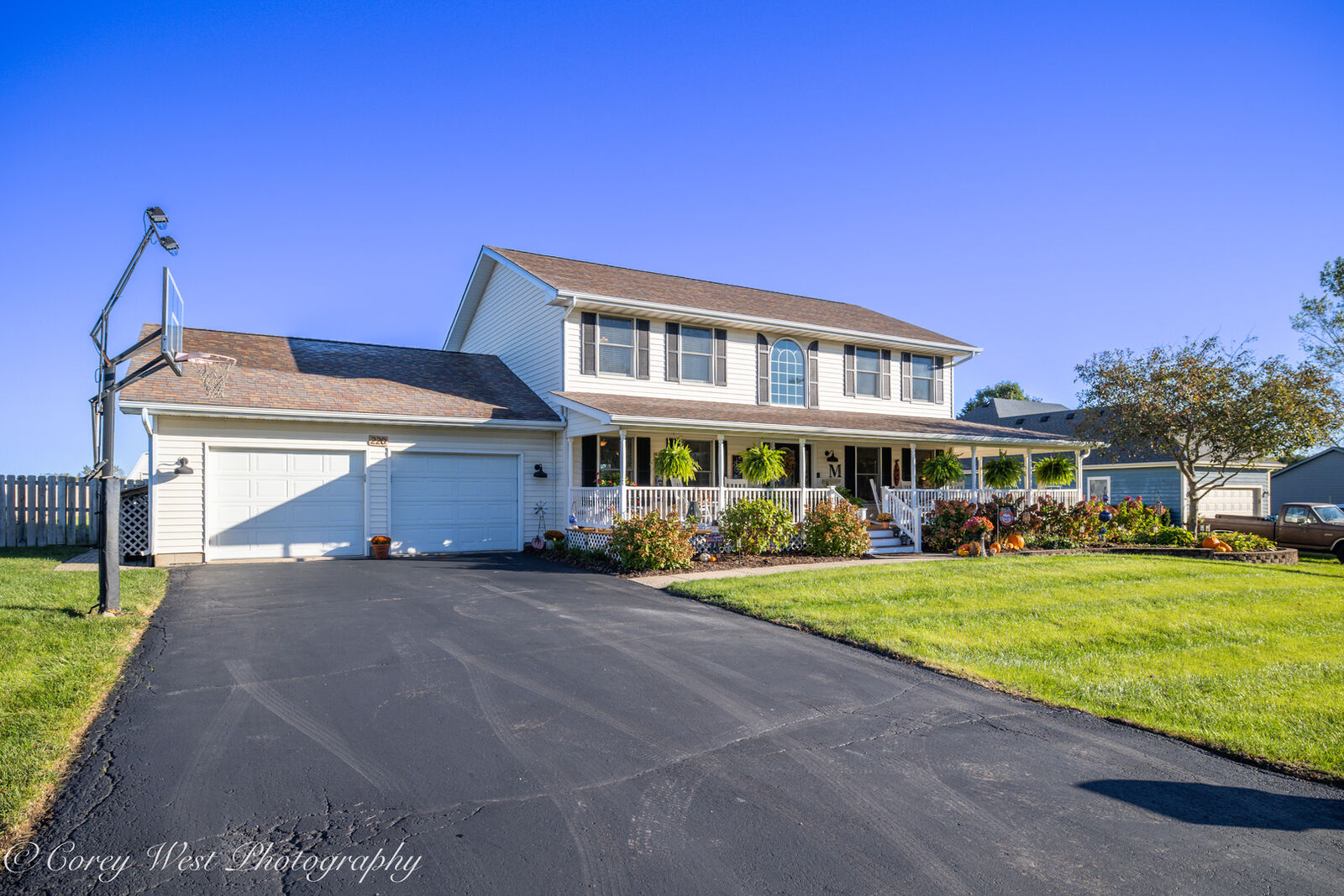 Property Photo:  220 W Fuller Drive  IL 60556 