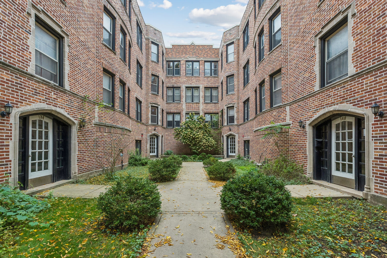 Property Photo:  136 Clyde Avenue 2S  IL 60202 