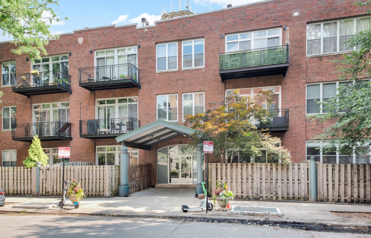 Property Photo: 2333 W St. Paul Avenue 202 IL 60647