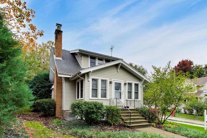 Property Photo: 1003 Ash Street IL 60174