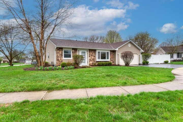 Property Photo:  935 Pioneer Court  IL 60172 