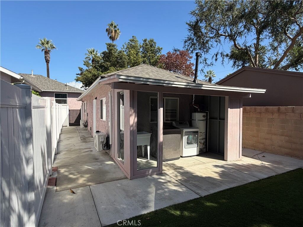 Property Photo:  204 1/2 E I Street  CA 91764 