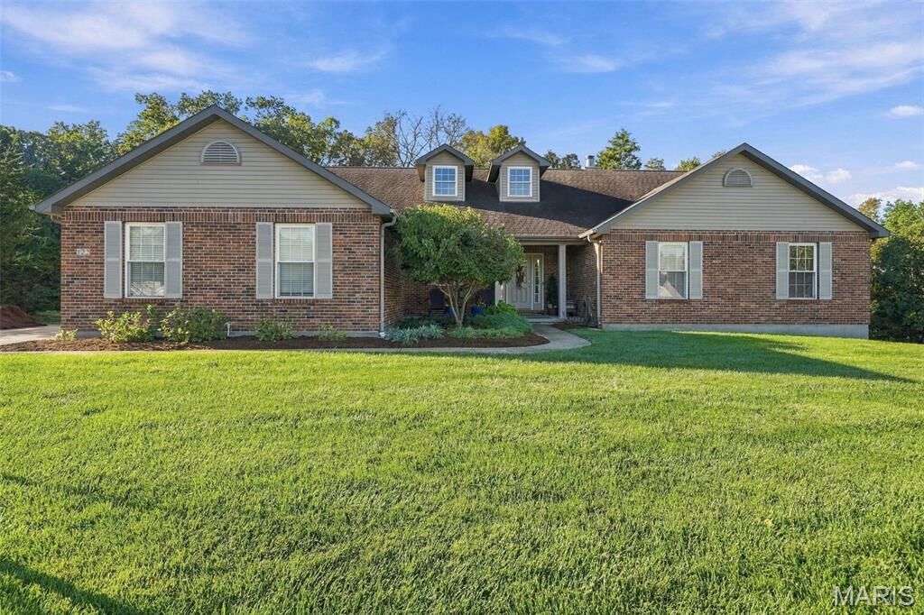 Property Photo: 122 Echo Lake Circle MO 63025