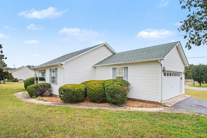 Property Photo:  530 Winning Dr  TN 38401 