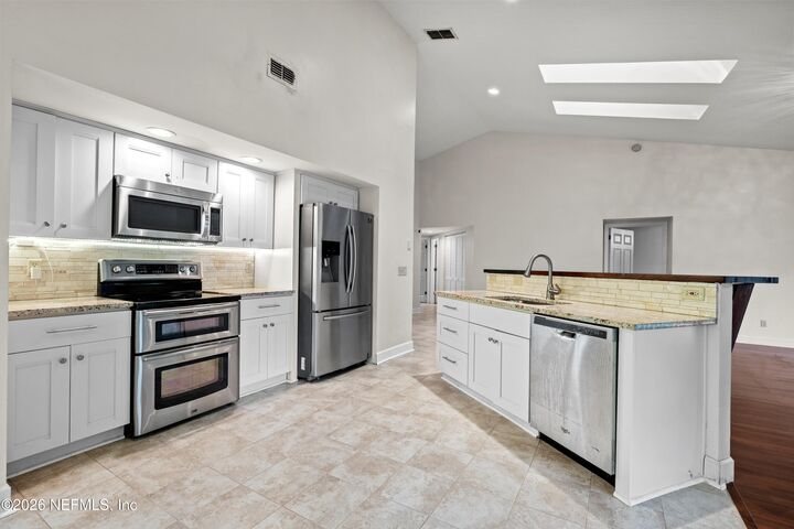 Property Photo: 4871 Northford Place W FL 32257
