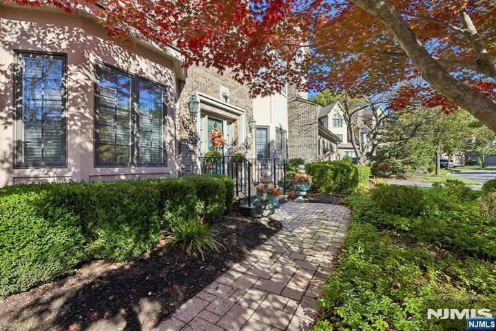 Property Photo:  273 Hampshire Ridge 273  NJ 07656 