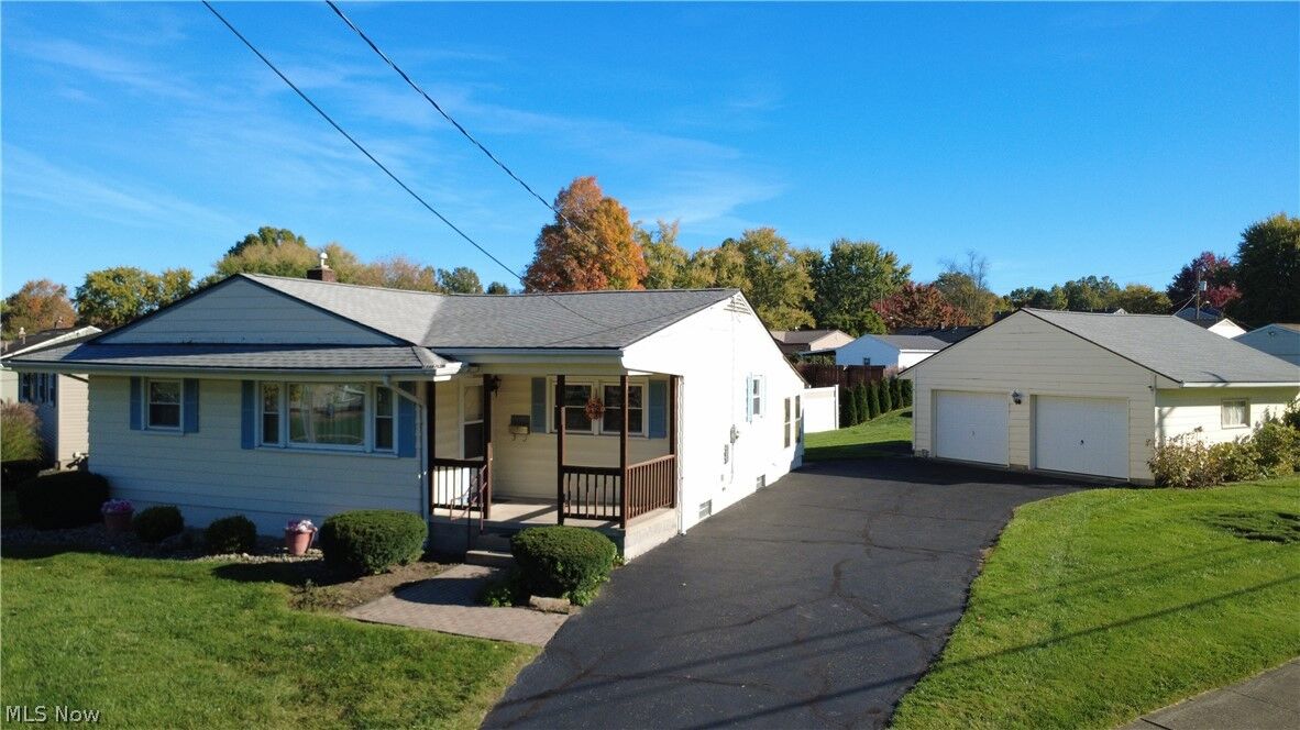 Property Photo:  1501 Gypsy Lane  OH 44446 