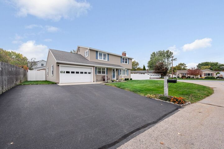 Property Photo:  8 Aztec Road  NH 03063 