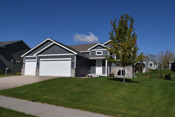 Property Photo: 902 Poplar Lane MN 55388
