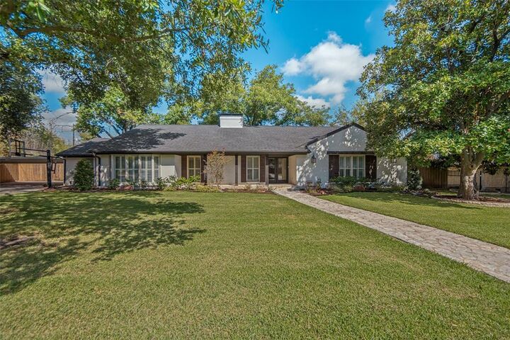 Property Photo:  6609 Ridgeview Circle  TX 75240 