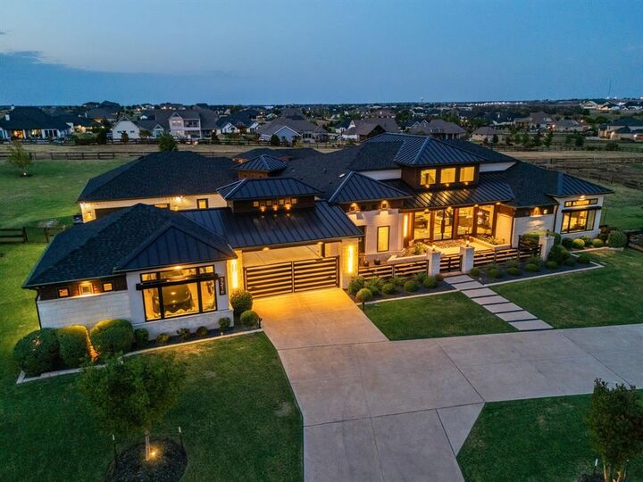 Property Photo:  3316 Castlehill Court  TX 76247 