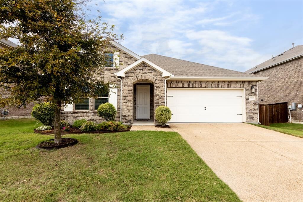 Property Photo:  2305 Switchgrass Street  TX 75454 