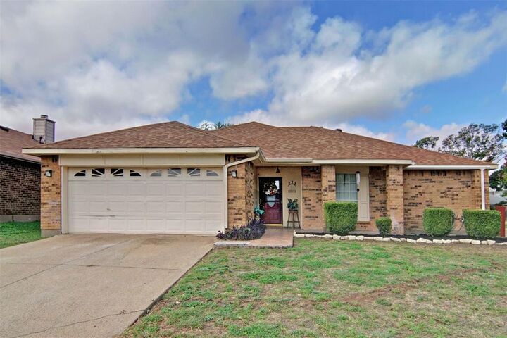 Photo de la propriété:  8300 Ohara Lane  TX 76123 