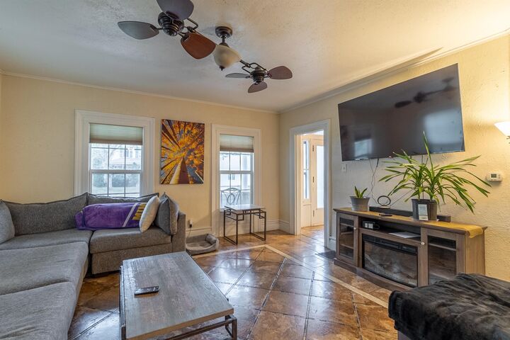 Property Photo:  3914 Peters Ave  IA 51106 