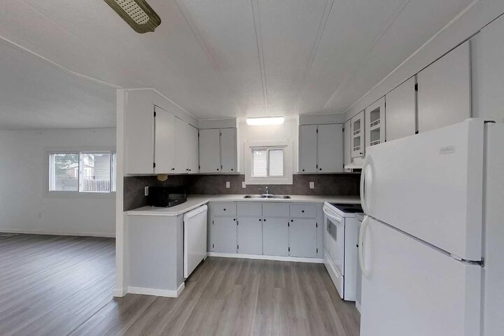 Property Photo:  301 8 Street SW  AB T0G 2A4 