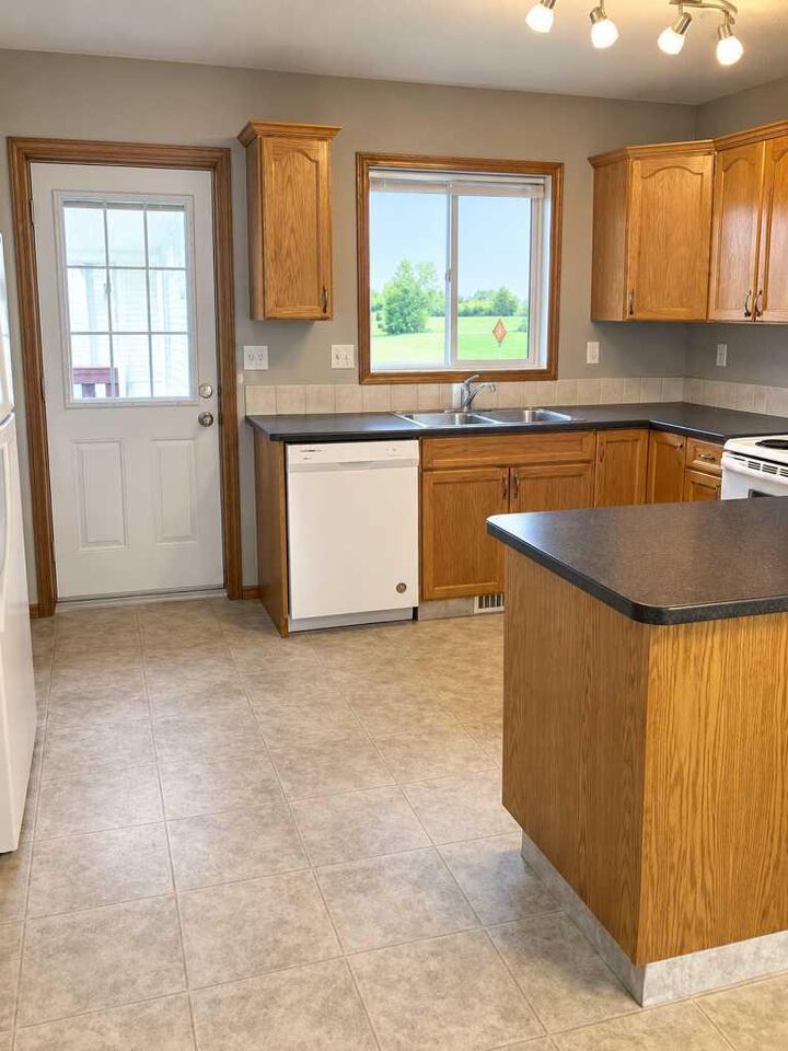 Property Photo:  231 Kendrew Drive  AB T4P 3Z1 