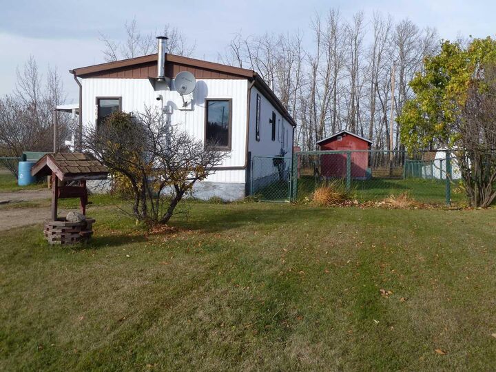 Property Photo:  5902 Willow Drive E  AB T0A 0M0 