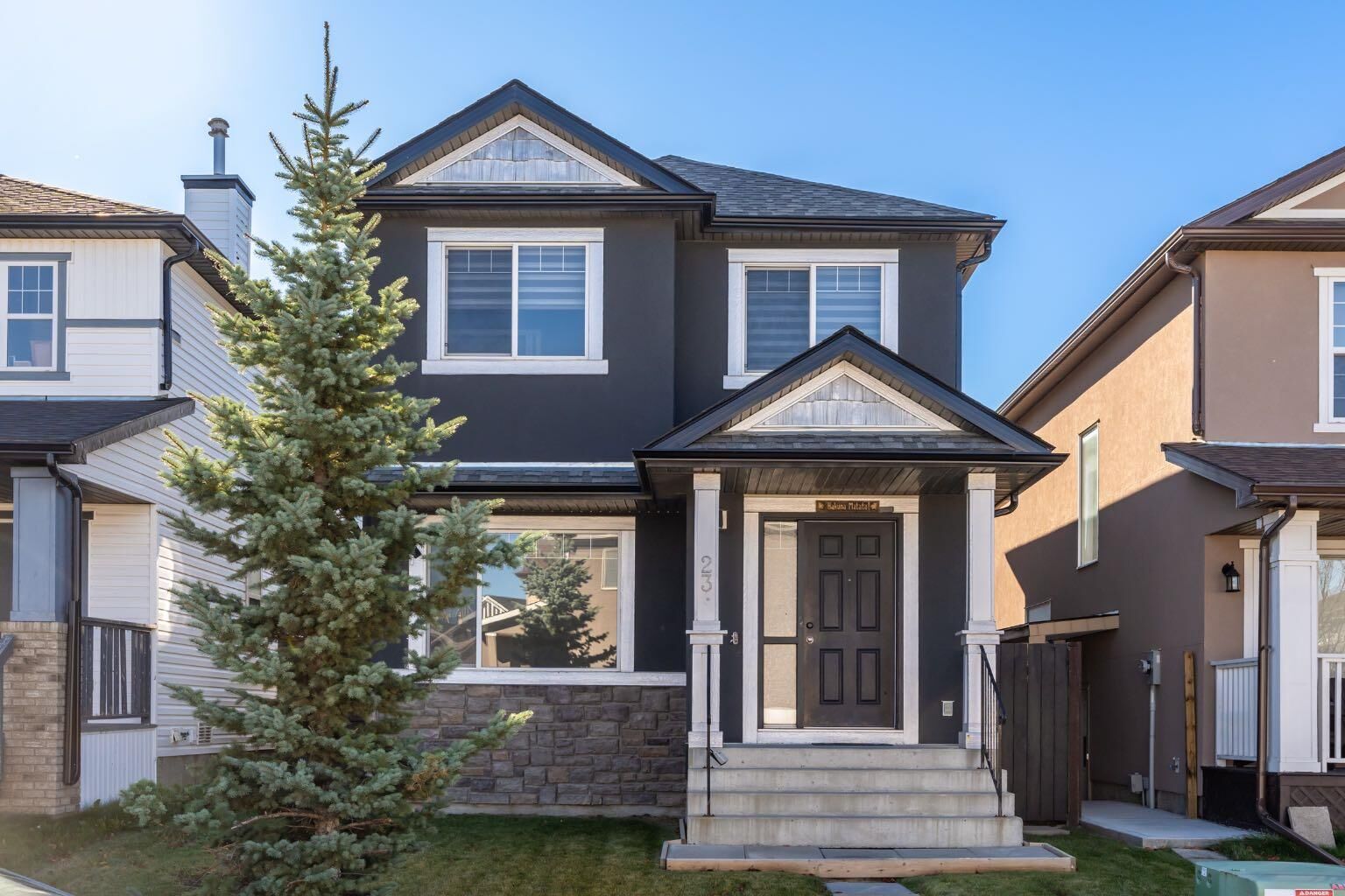 Property Photo:  23 Saddlecrest Way NE  AB T3J 5N7 