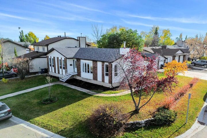 Property Photo:  222 Berens Place  AB T9K 2C4 