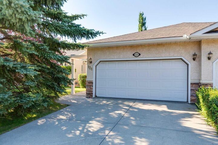 Property Photo:  121 Sierra Morena Green SW  AB T3H 3E4 