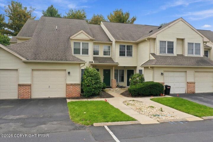 Property Photo:  112 Lindfield Circle  PA 18062 