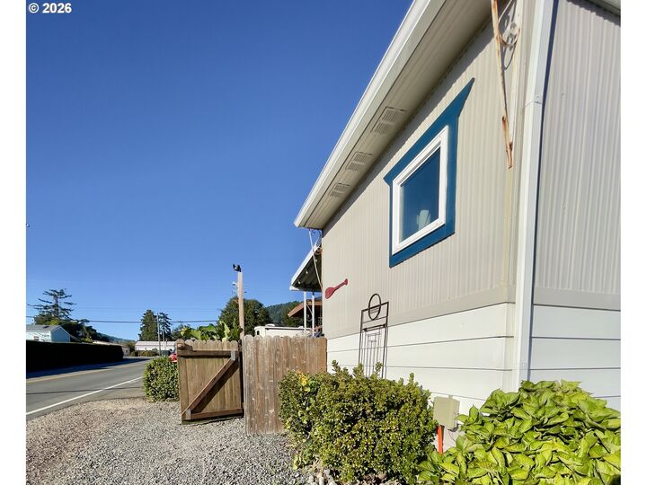 Property Photo:  98090 W Benham Ln # 10  OR 97415 
