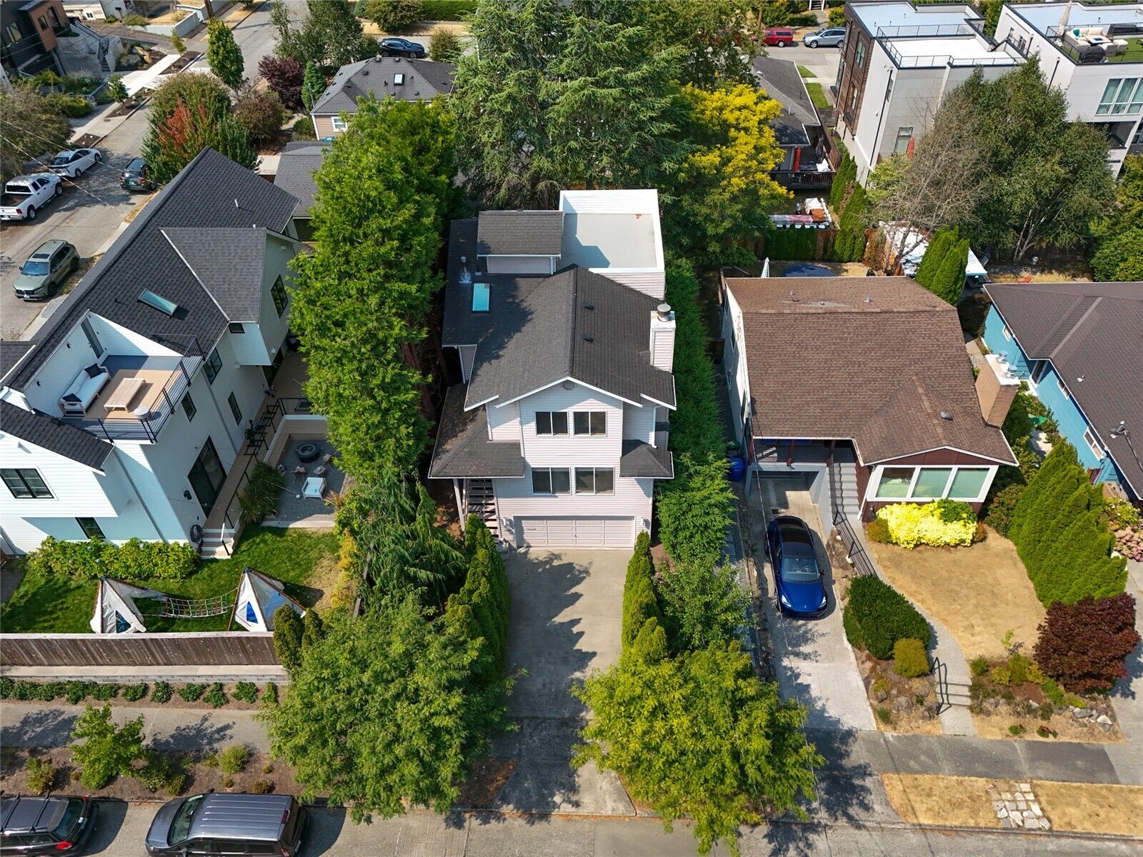 Property Photo: 4407 30th Avenue W WA 98199