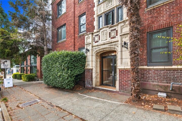 Property Photo:  307  Queen Anne Avenue N  WA 98109 