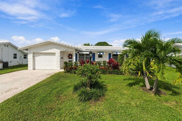 Property Photo: 2021 SW 18th Drive FL 33426
