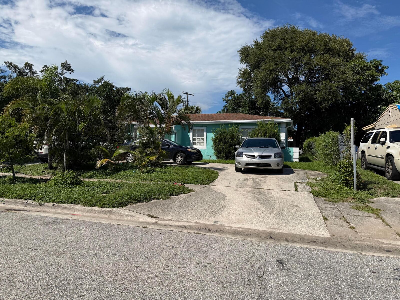 Property Photo:  386 W 15th Street  FL 33404 