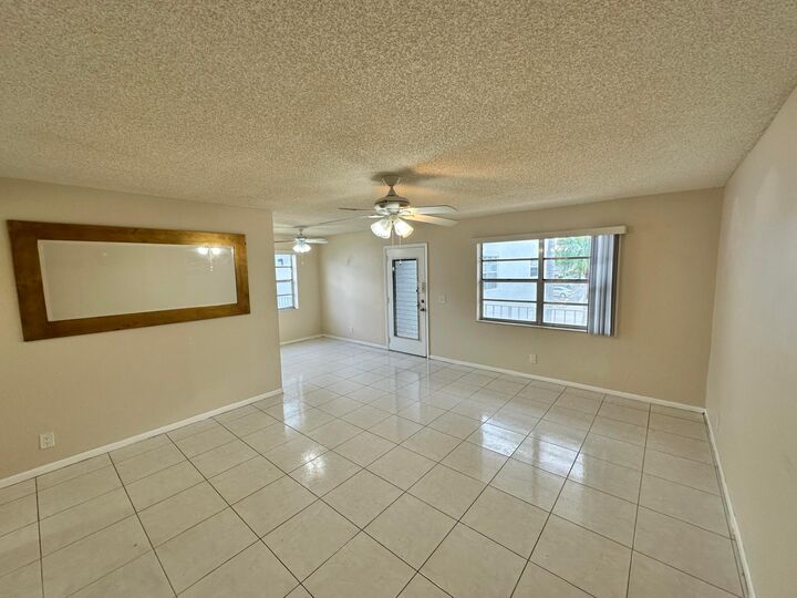Property Photo: 811 Flanders Q FL 33484