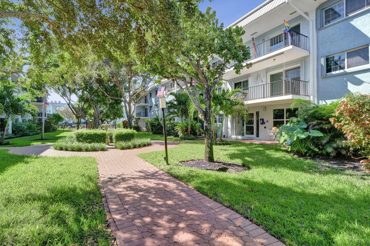 Property Photo:  3000 NE 5th Terrace 102-A  FL 33334 