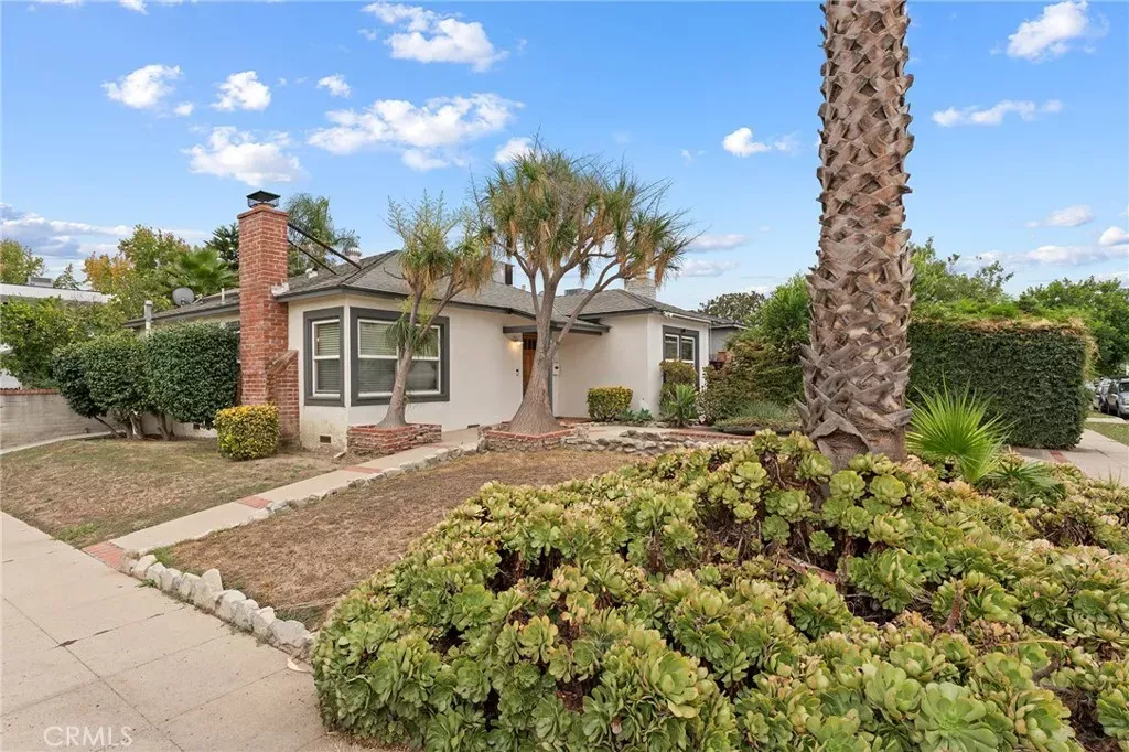 Property Photo:  5058 Cartwright  CA 91601 