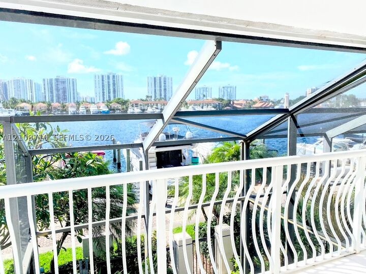 Property Photo: 3630 Yacht Club Dr 605 FL 33180