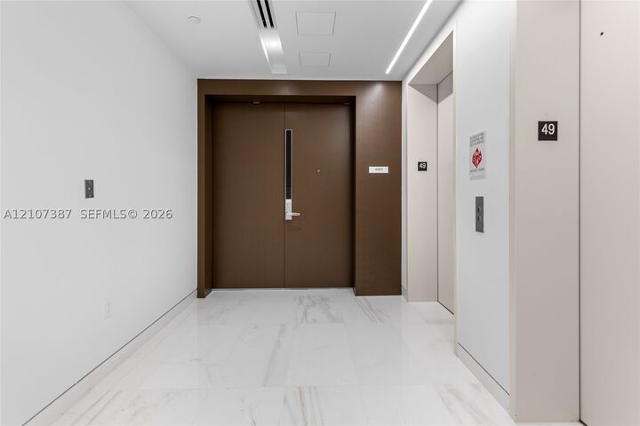 Property Photo:  300 Biscayne Boulevard Way 4901E  FL 33131 
