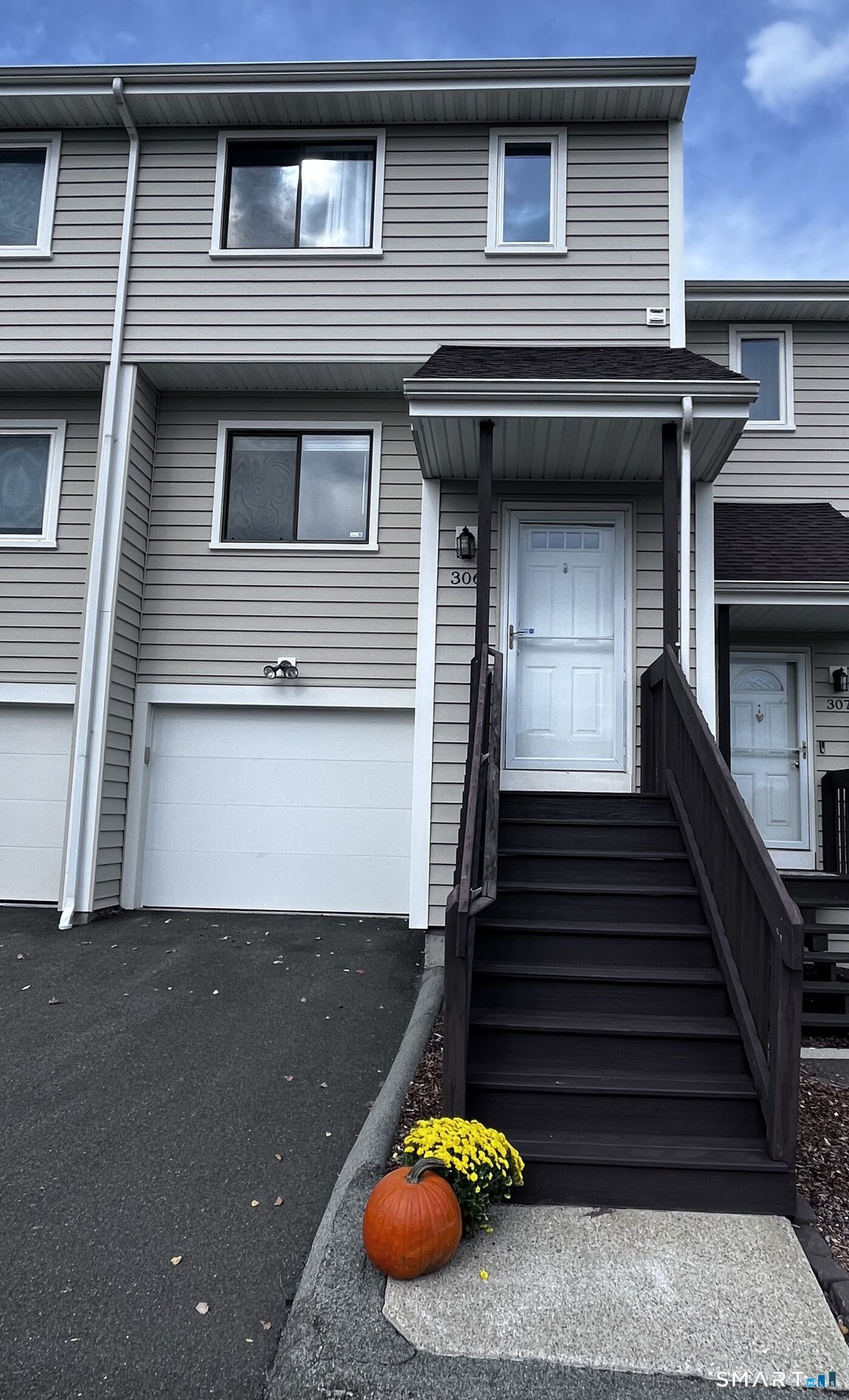 Property Photo:  306 Monticello Drive  CT 06405 