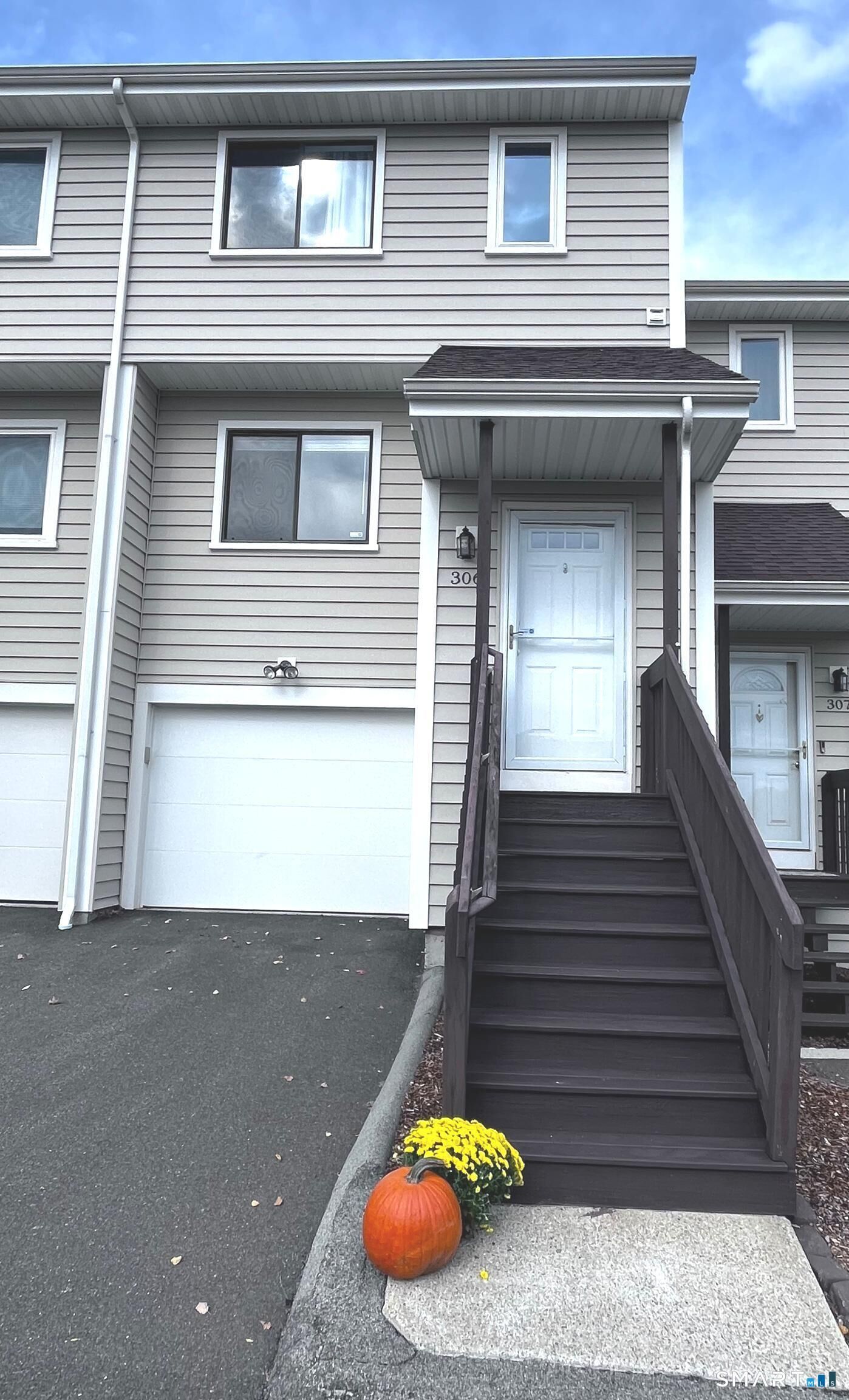 Property Photo:  306 Monticello Drive  CT 06405 