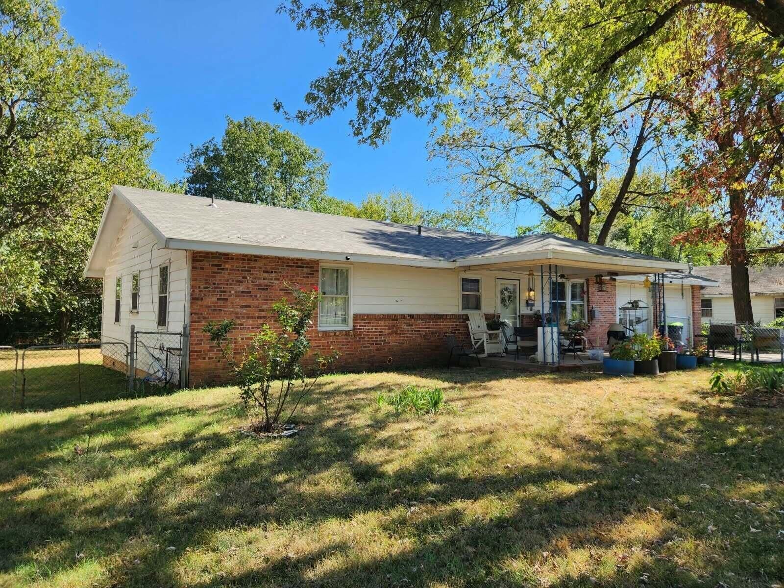 Property Photo:  1200 N Forest Avenue  MO 65802 