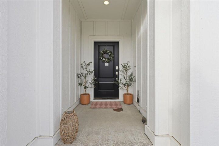 Property Photo: 7152 S Boulder Ridge Dr WA 99224
