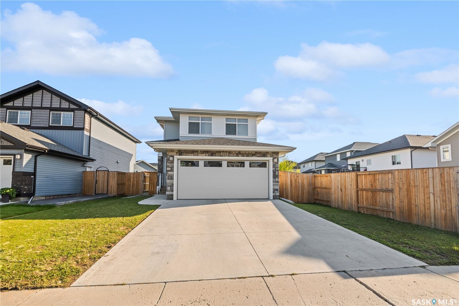 Property Photo:  814 Labine Crescent  SK S7L 6N2 