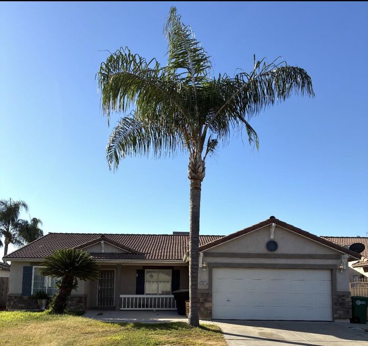 Property Photo:  1911 W Pioneer Ave Avenue  CA 93257 