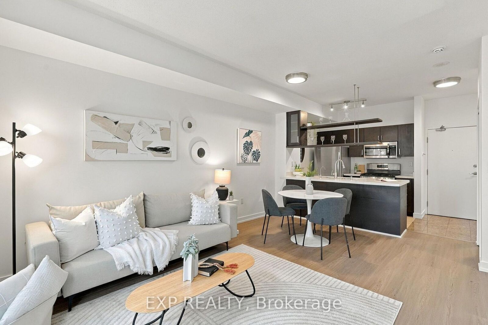 Property Photo:  9 Spadina Avenue 301  ON M5V 3V5 