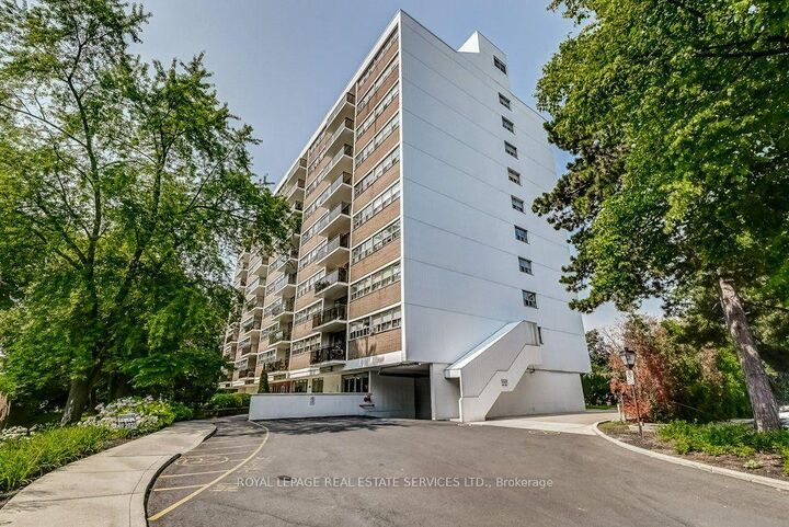 Property Photo:  212 Kerr Street 404  ON L6K 3B1 